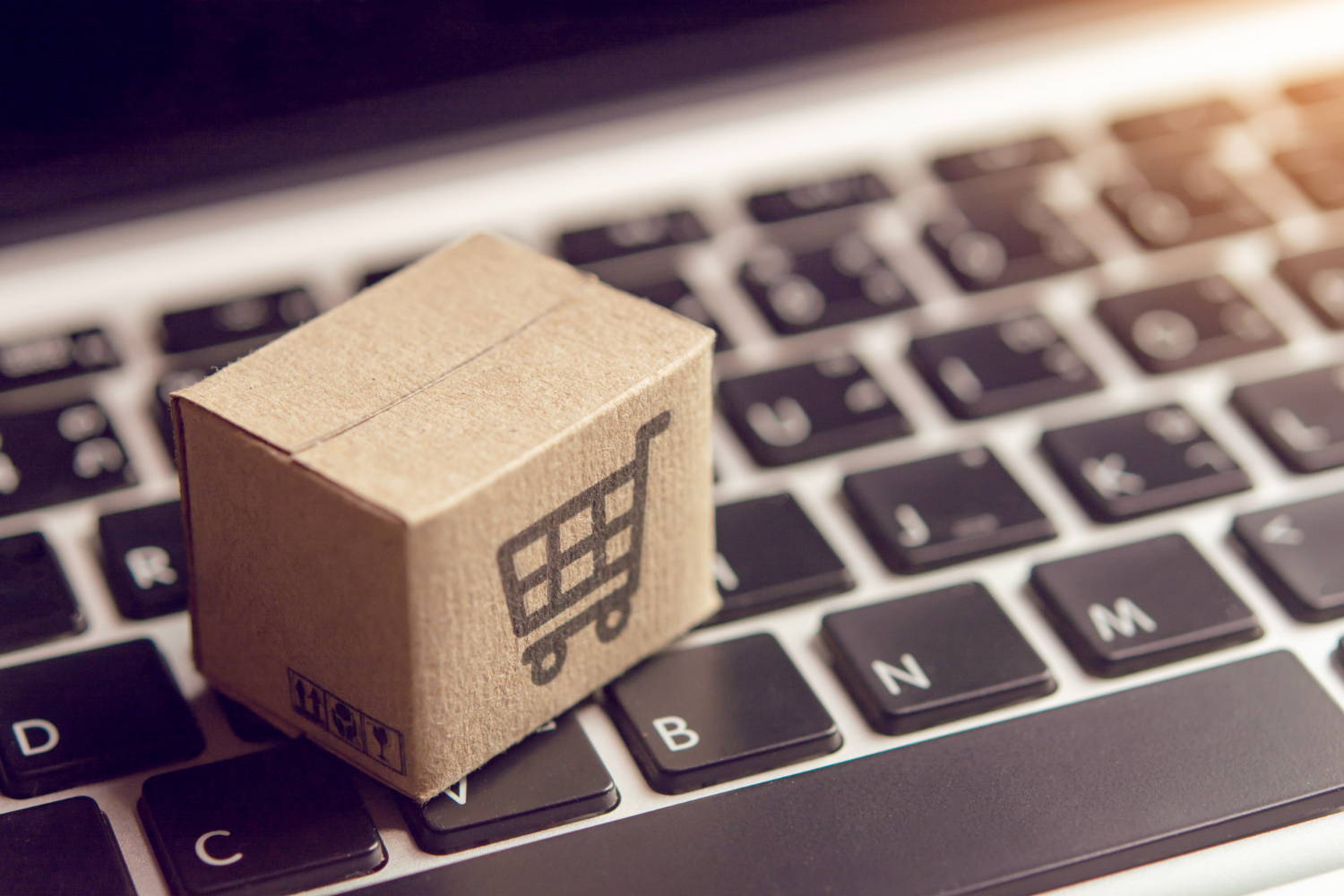 online-shopping-paper-cartons-or-parcel-with-shopping-cart-logo-on-laptop-keyboard